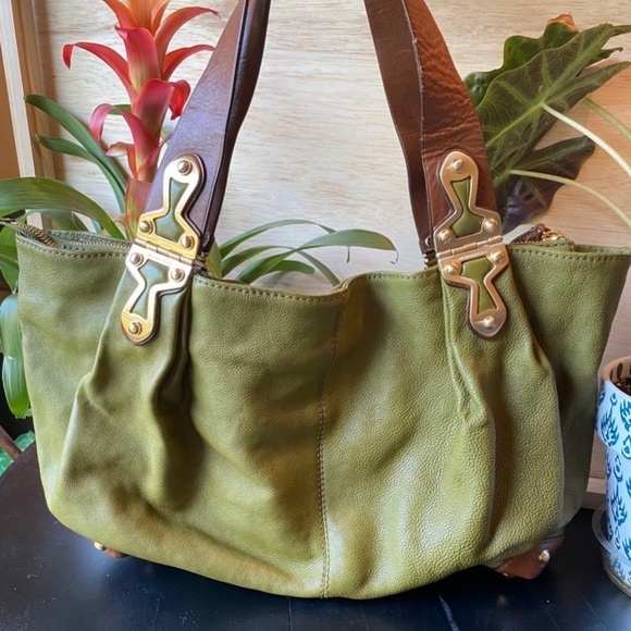 ❌SOLD❌ Vintage Michael Kors Avocado Green Olive Leather Handbag / Chunky Bag - Picture 6 of 13